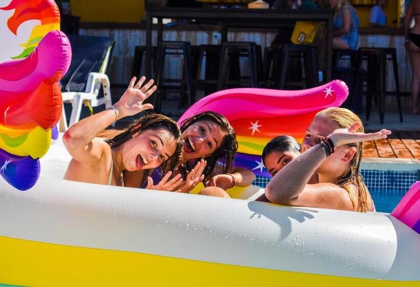 هاستل Wild Rover Beach Mancora