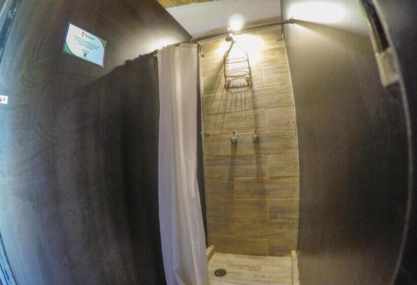 هاستل Wild Rover Beach Mancora