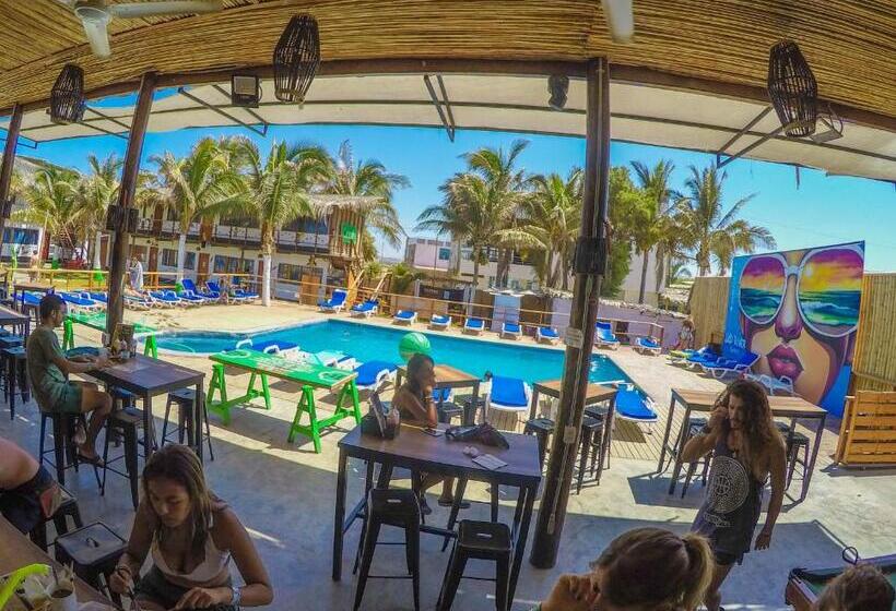 هاستل Wild Rover Beach Mancora