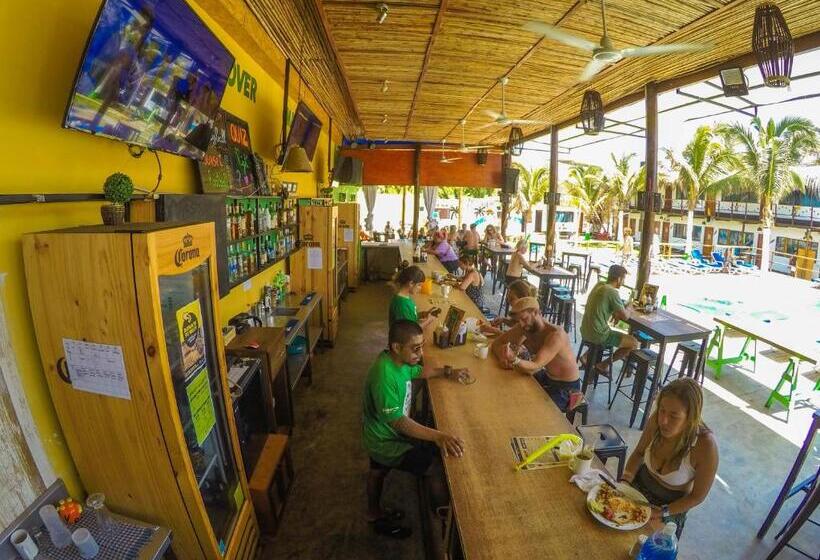 هاستل Wild Rover Beach Mancora