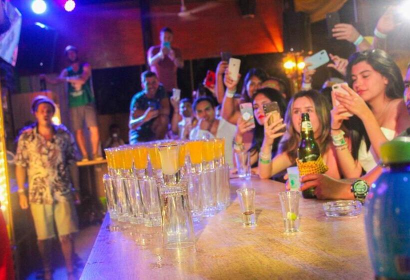 هاستل Wild Rover Beach Mancora