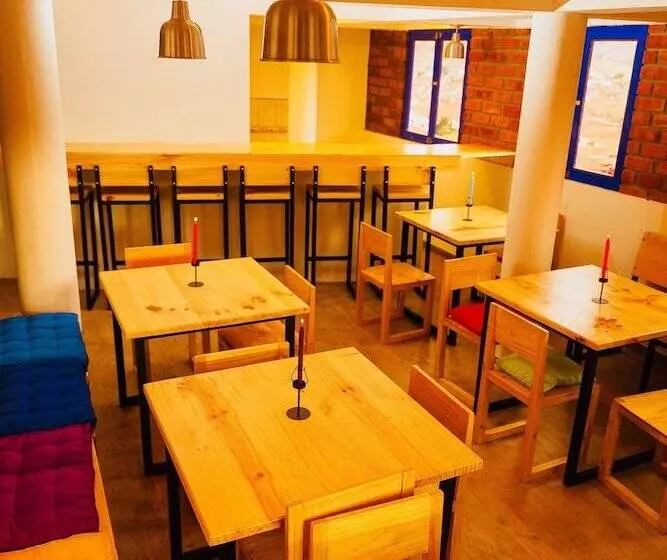 تختخواب و صبحانه Saqray Hostel