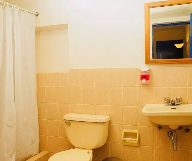 تختخواب و صبحانه Saqray Hostel