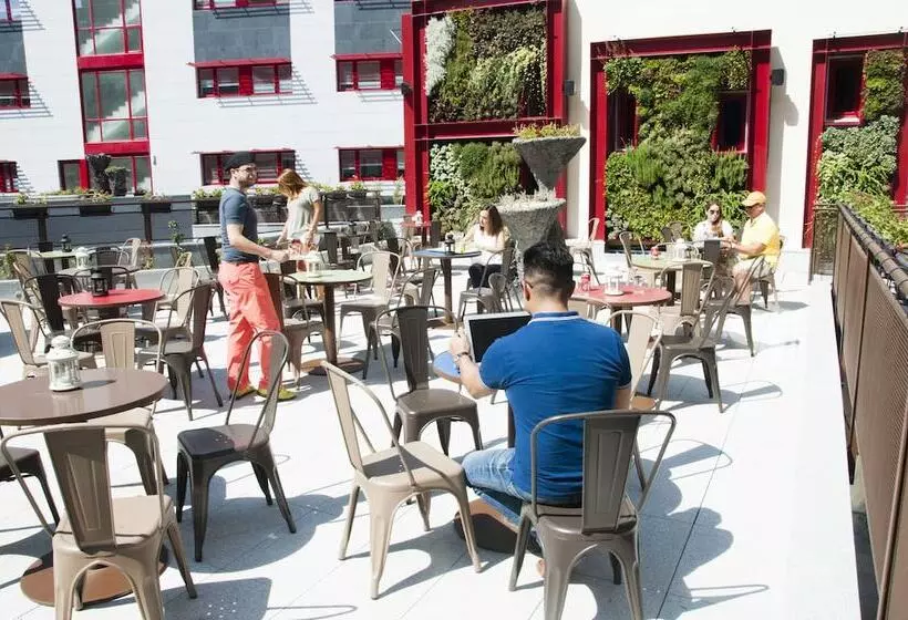 هتل Funway Academic Resort