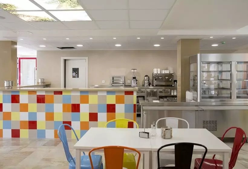 هتل Funway Academic Resort