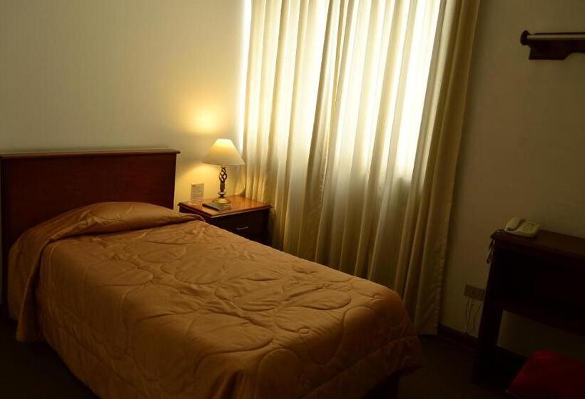 فندق Incasol, Feliz Año 2025 Que Las Estrellas Iluminen Cada Uno De Tus Viajes Este Año