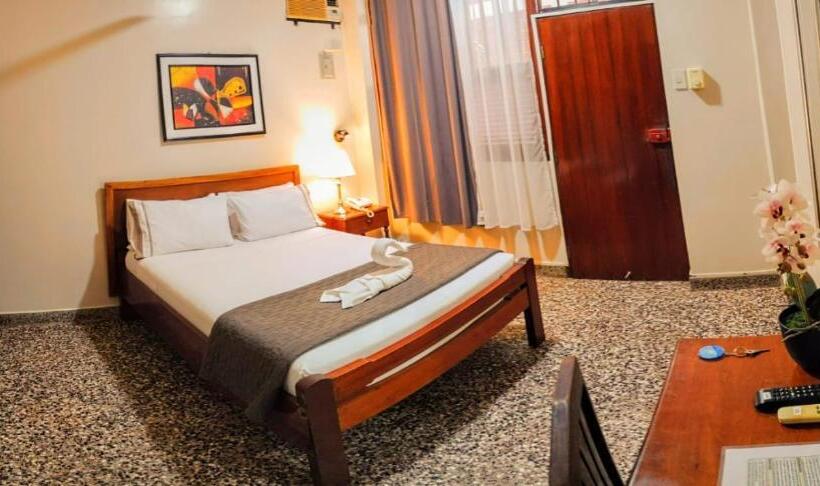 בית מלון כפרי Virrey Pucallpa Eirl