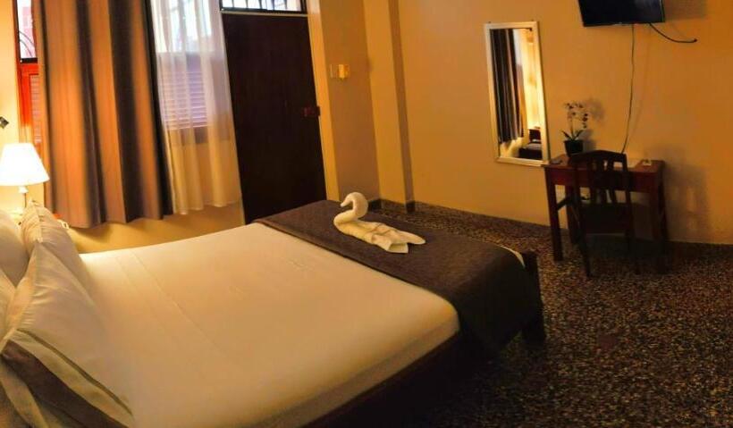 בית מלון כפרי Virrey Pucallpa Eirl