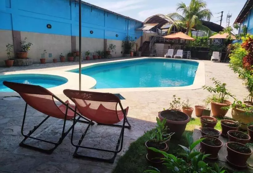 ホテル Virrey Pucallpa Eirl