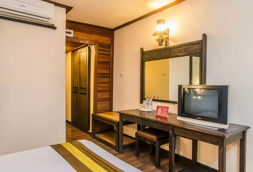 ホテル Zen Rooms Kuta Flora