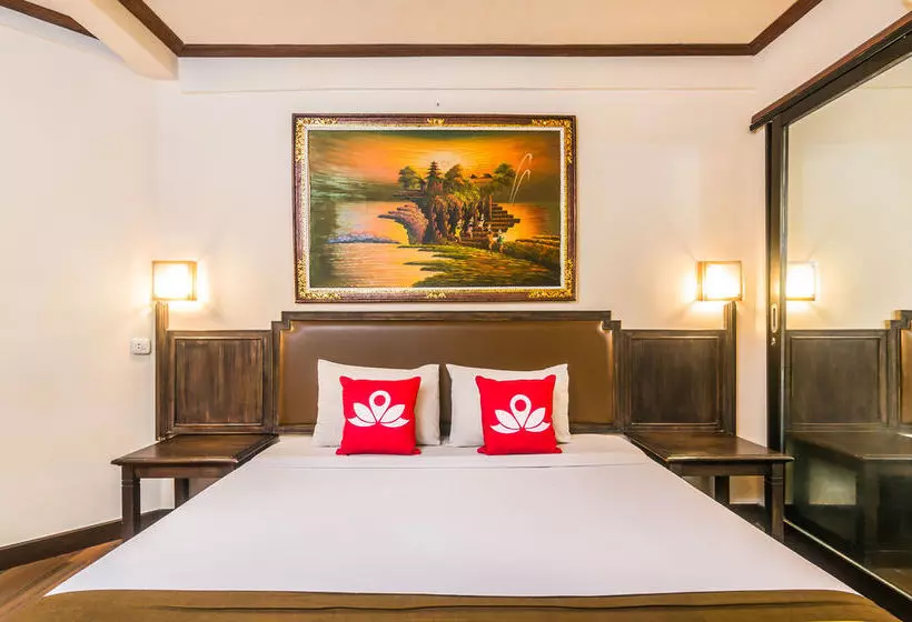 ホテル Zen Rooms Kuta Flora