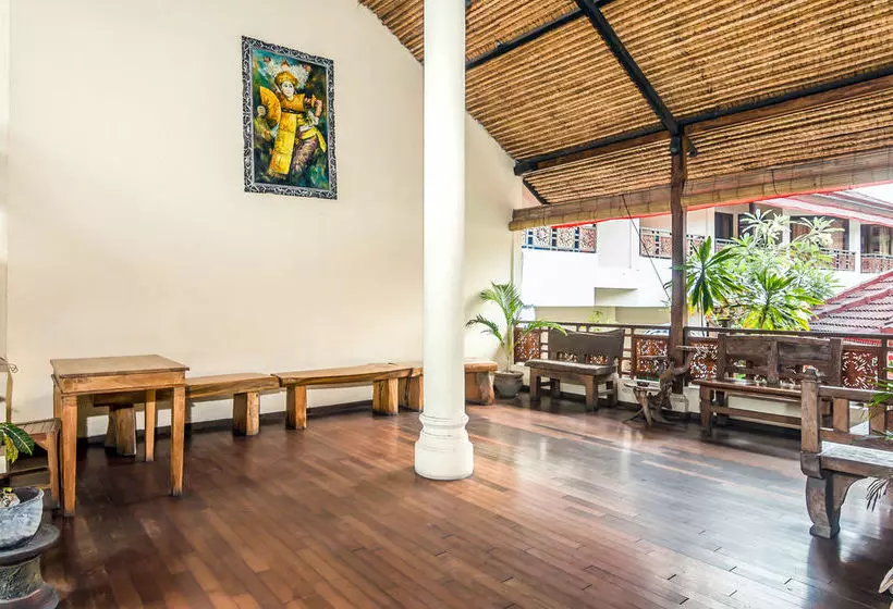 ホテル Zen Rooms Kuta Flora