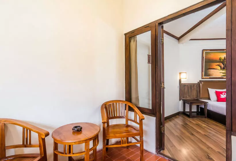 ホテル Zen Rooms Kuta Flora