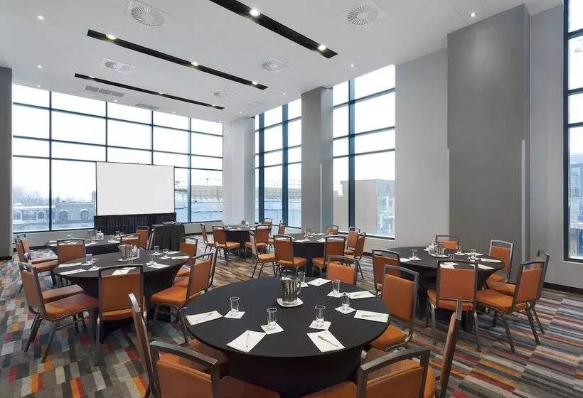 Holiday Inn Hotel & Suites   Montreal Centre Ville Ouest, An Ihg