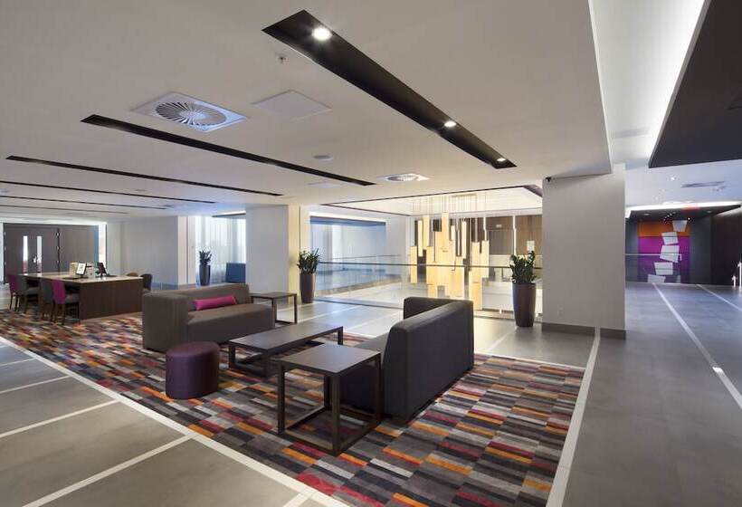 Holiday Inn Hotel & Suites Montreal Centre Ville Ouest, An Ihg