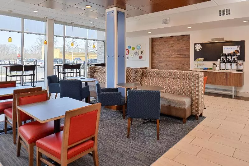 ホテル Holiday Inn Express & Suites   Brighton South   Us 23, An Ihg