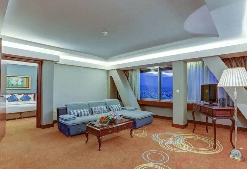 ホテル Shiraz Grand