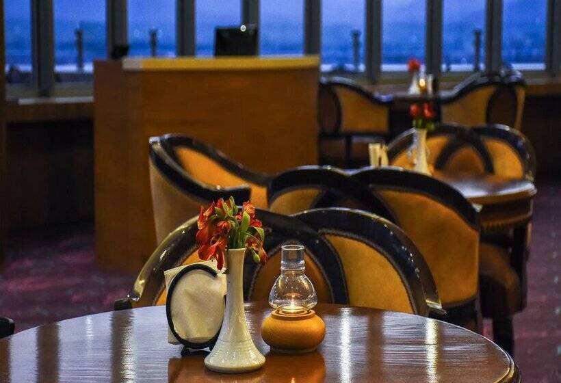 ホテル Shiraz Grand