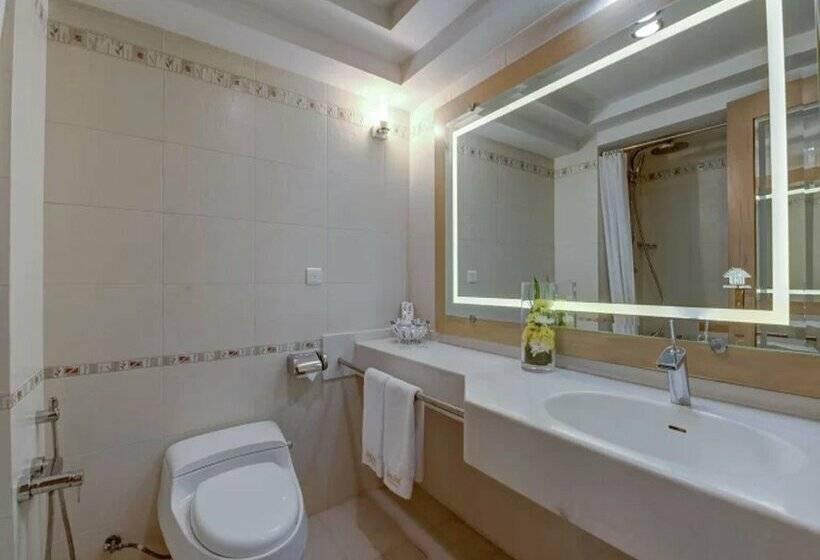 ホテル Shiraz Grand