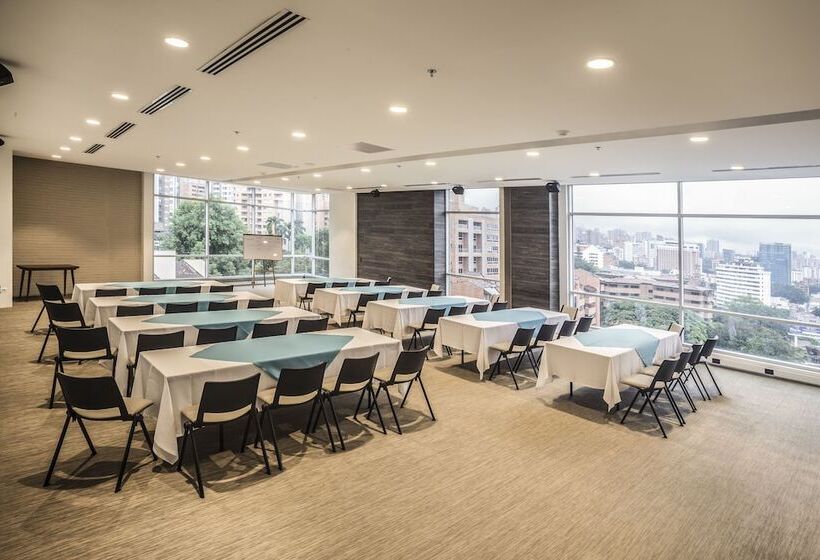 בית מלון כפרי Viaggio Medellin Grand Select