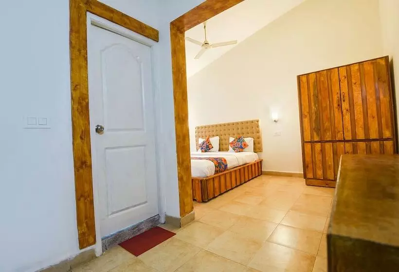 Fabhotel Grand Royal Palms