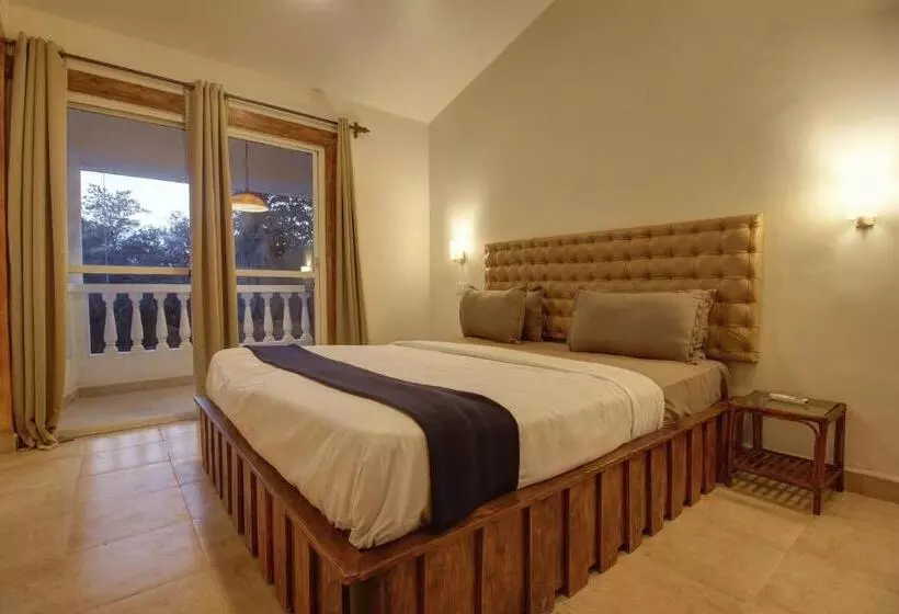 Fabhotel Grand Royal Palms