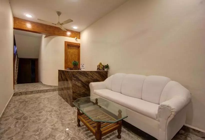 Fabhotel Grand Royal Palms