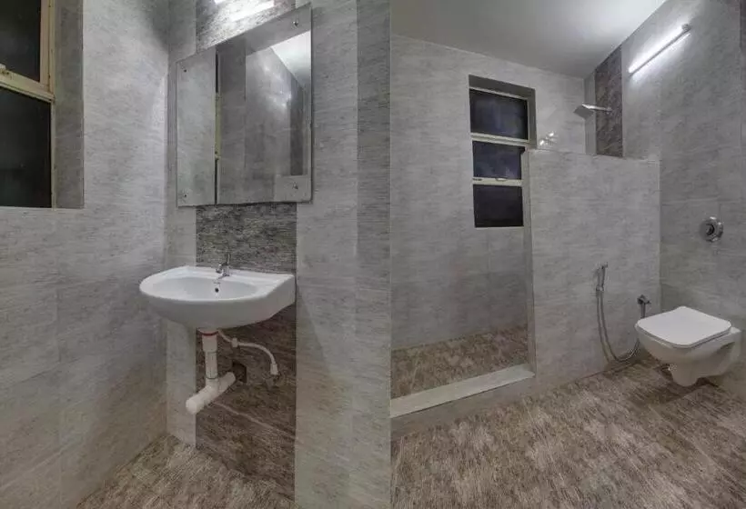 Fabhotel Grand Royal Palms