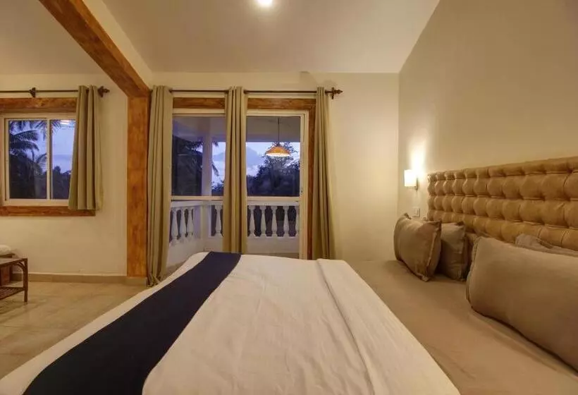 Fabhotel Grand Royal Palms