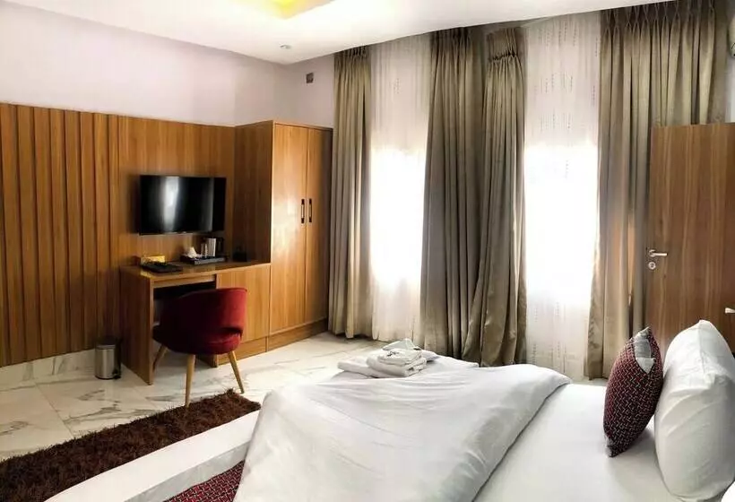 هتل By Luxury Lauberge