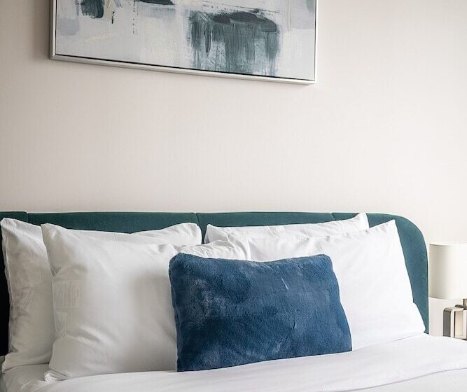 Rivetstays - The Neptune