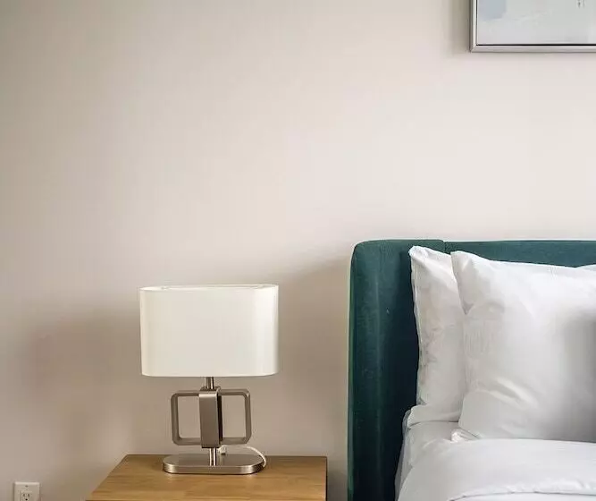 Rivetstays - The Neptune