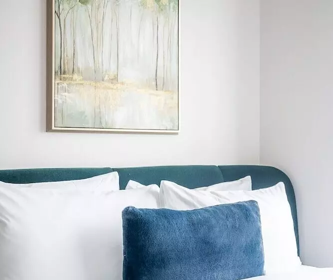 Rivetstays - The Neptune