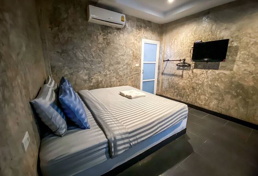 Hotel The Seathru Kohlarn