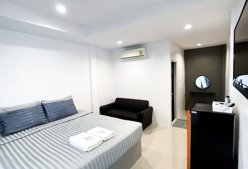 Hotel The Seathru Kohlarn