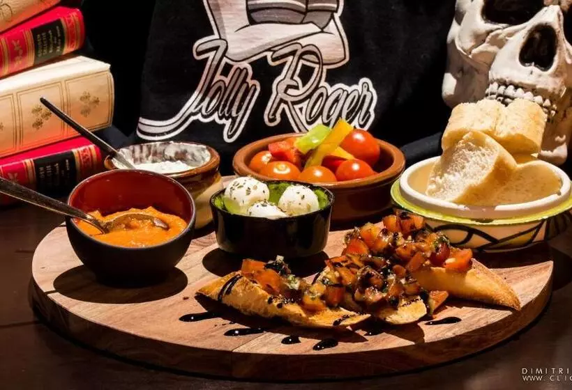 هتل Hôtel Jolly Roger