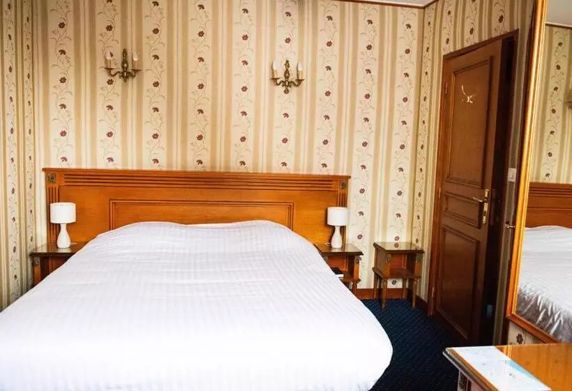 هتل Hôtel Jolly Roger