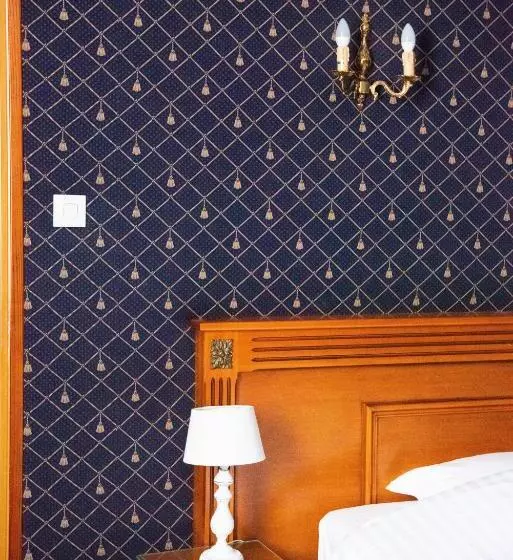 هتل Hôtel Jolly Roger