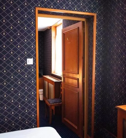 هتل Hôtel Jolly Roger