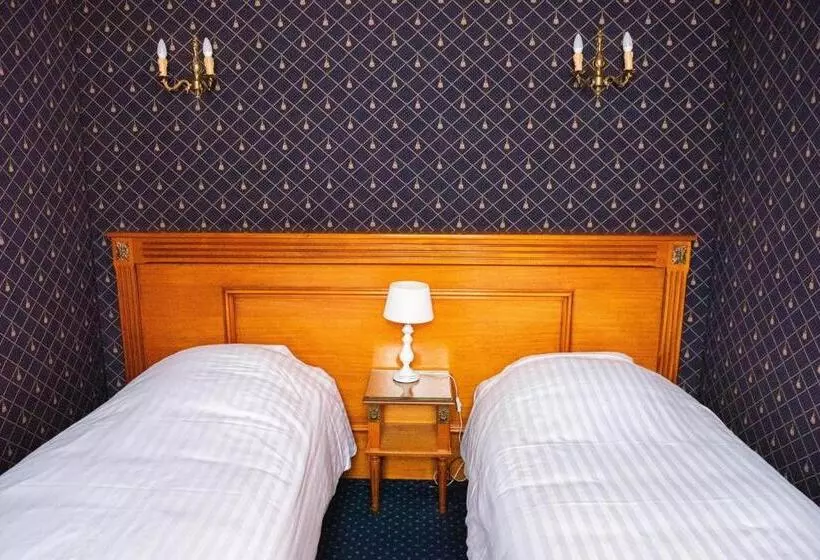 هتل Hôtel Jolly Roger
