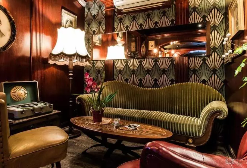 هتل Hôtel Jolly Roger