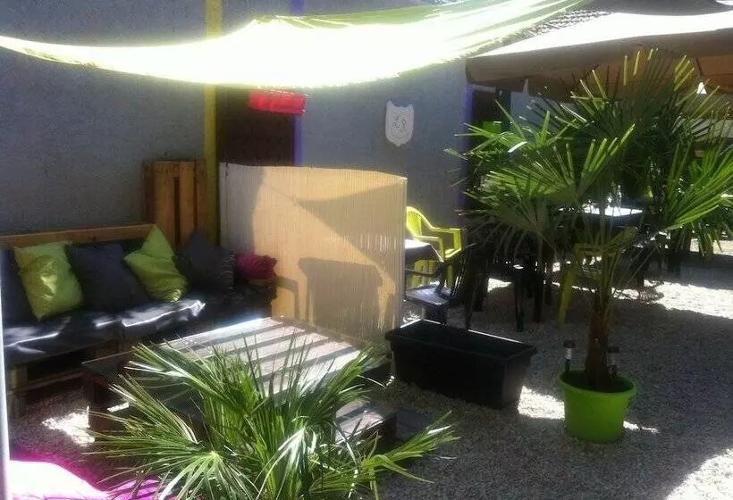 ホテル Hôtel Restaurant Le Refuge
