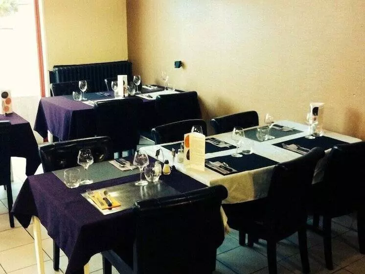 ホテル Hôtel Restaurant Le Refuge