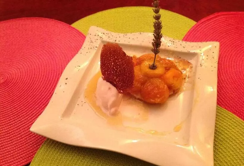 ホテル Hôtel Restaurant Les Oliviers