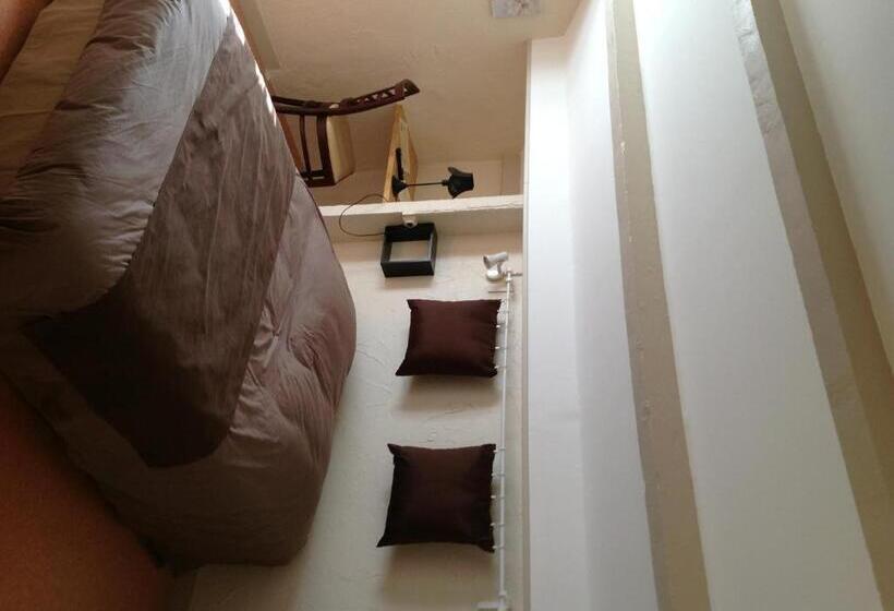 ホテル Hôtel Restaurant Les Oliviers