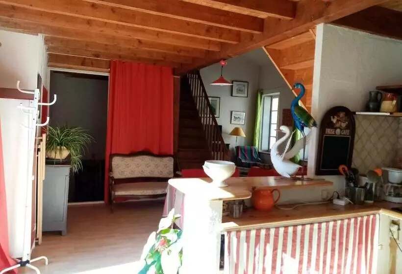 تختخواب و صبحانه La Maison Bleue De Sigean