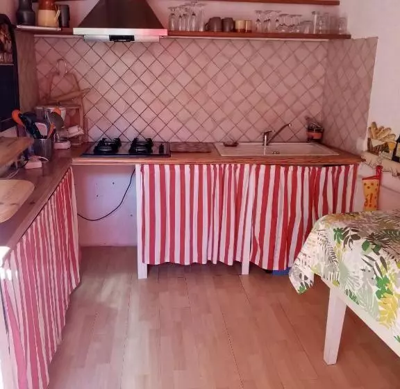 تختخواب و صبحانه La Maison Bleue De Sigean