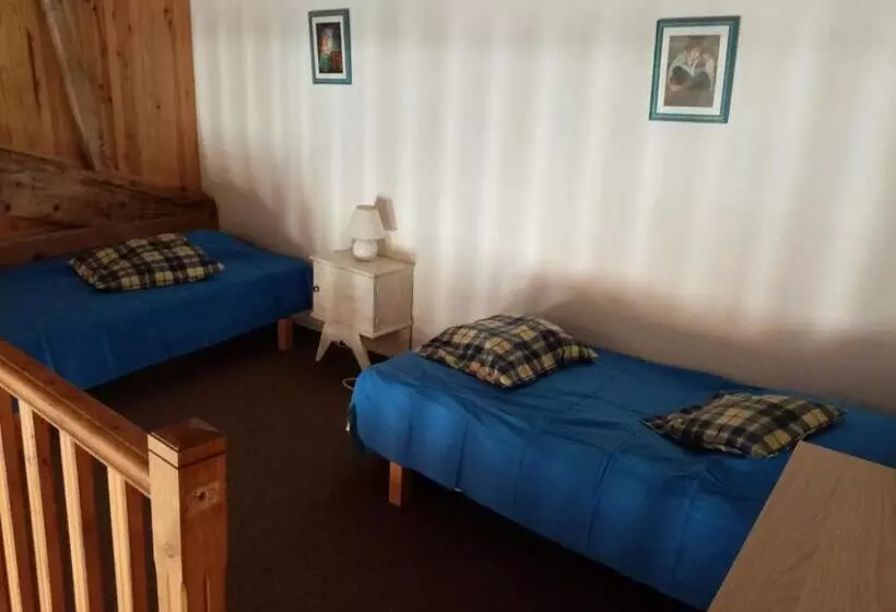تختخواب و صبحانه La Maison Bleue De Sigean