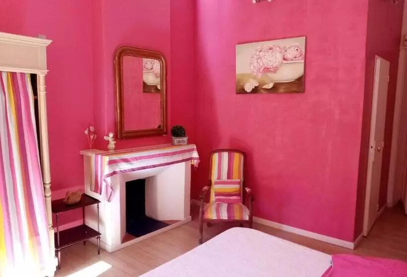 تختخواب و صبحانه La Maison Bleue De Sigean