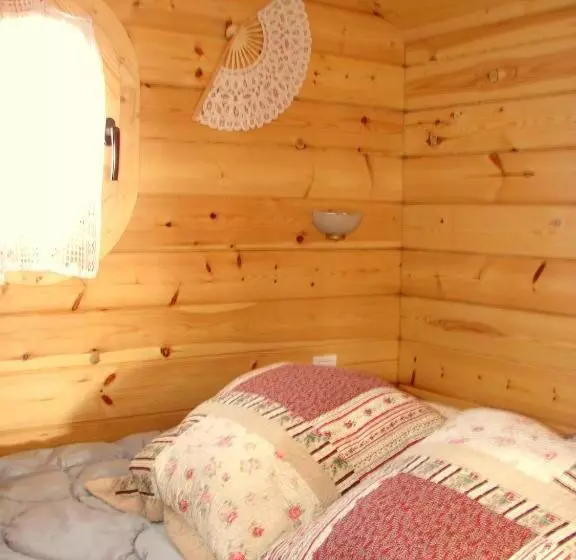Aamiaismajoitus (B&B) Gites Et Roulottes Du Grand Puits